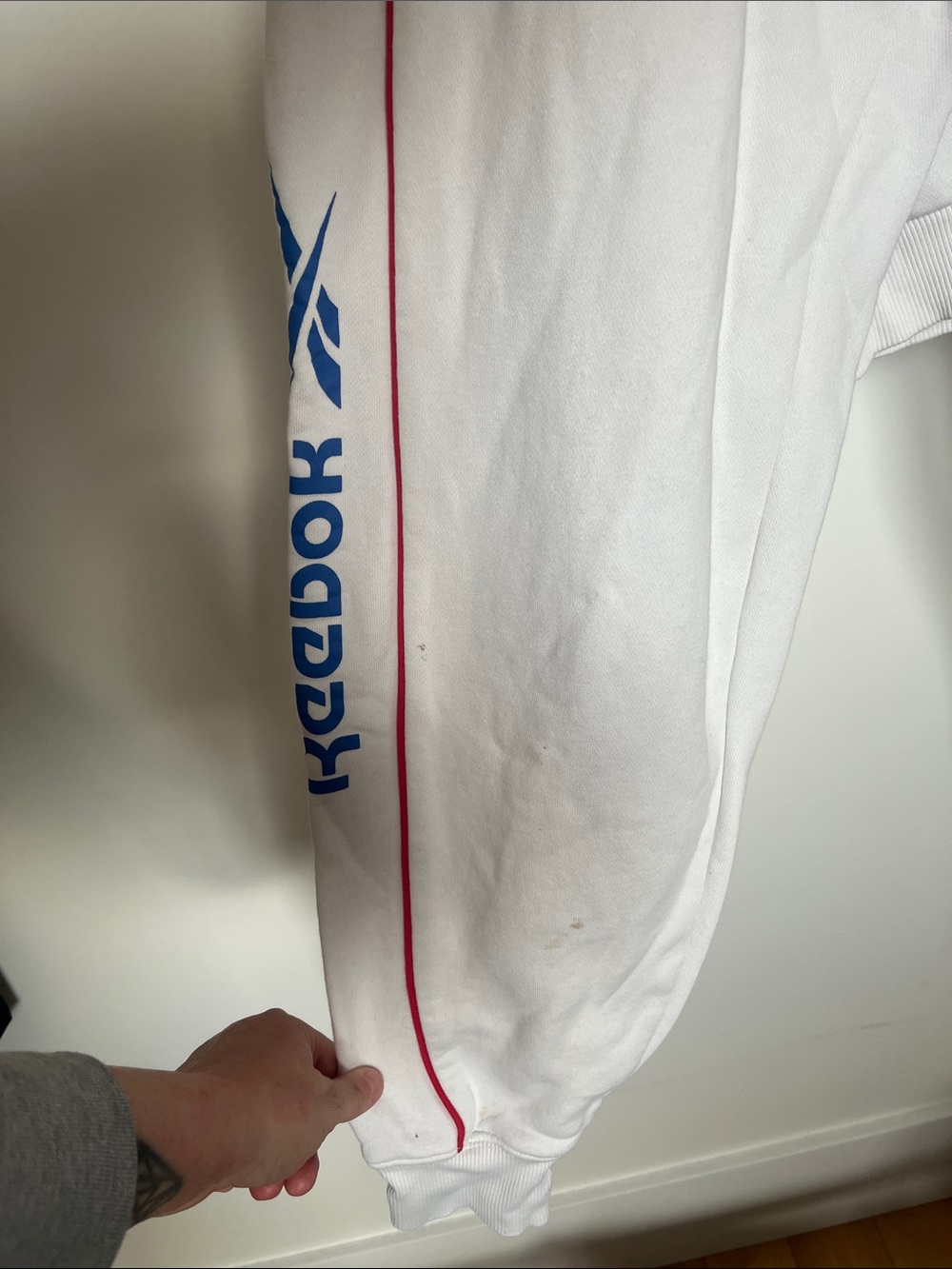 Reebok White Sweatshirt & Joggers Set with Red Piping and Blue Logo - Picture 5 of 8